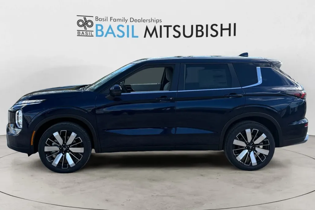 2025 Mitsubishi Outlander SE photo 1