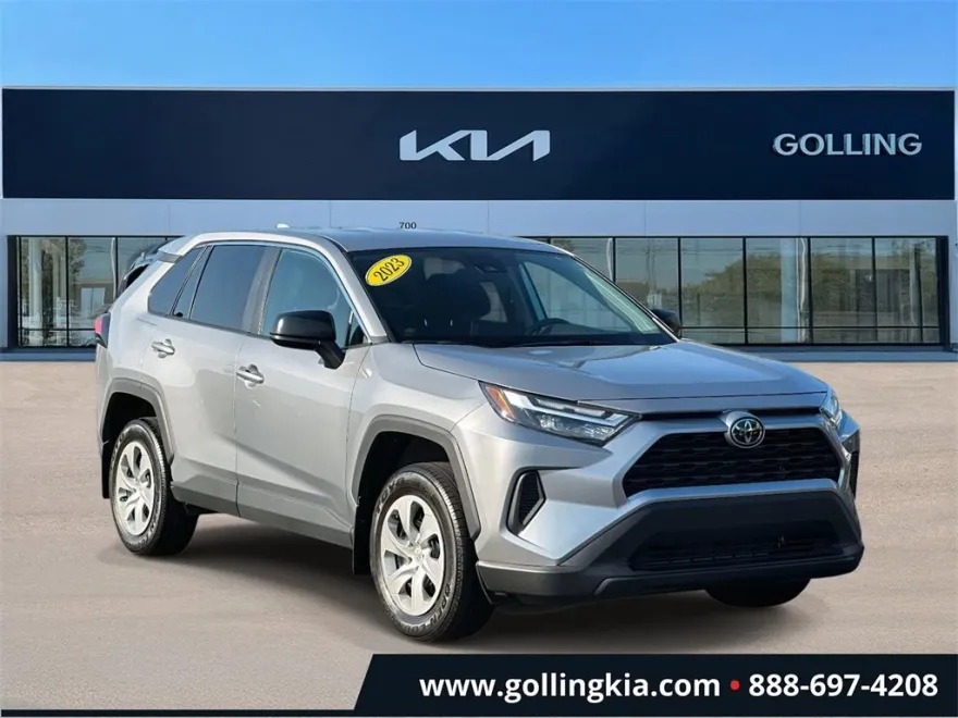 2023 Toyota RAV4 LE photo 1