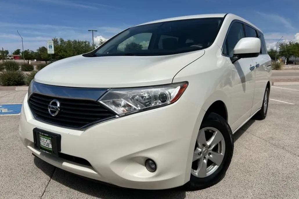 2015 Nissan Quest SV photo 1