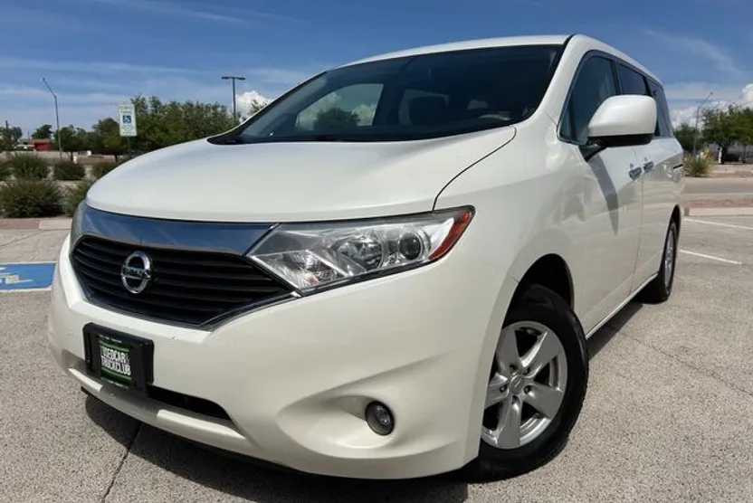 2015 Nissan Quest SV photo 1