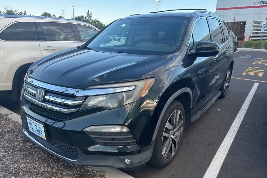 2016 Honda Pilot Touring photo 1