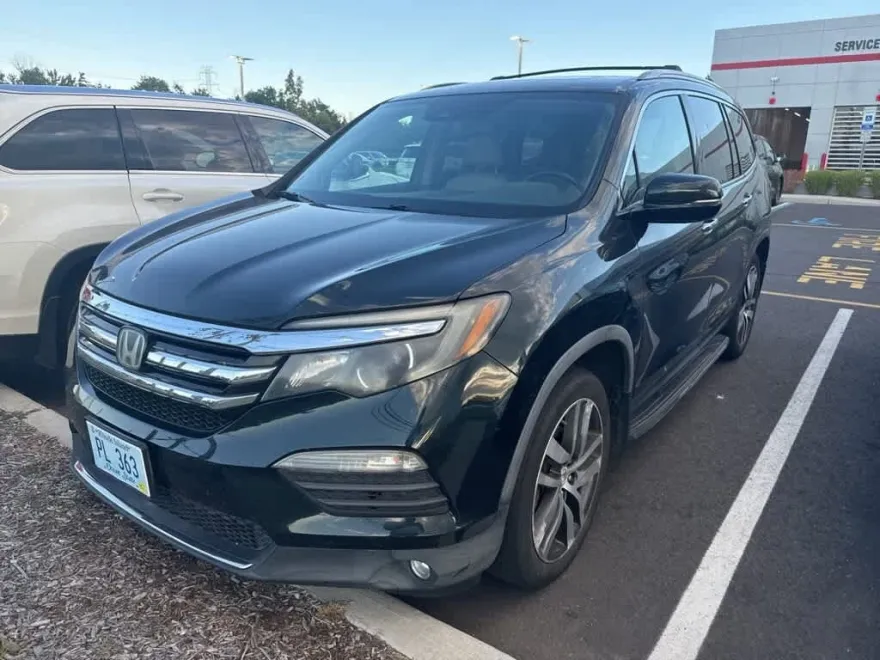 2016 Honda Pilot Touring photo 1