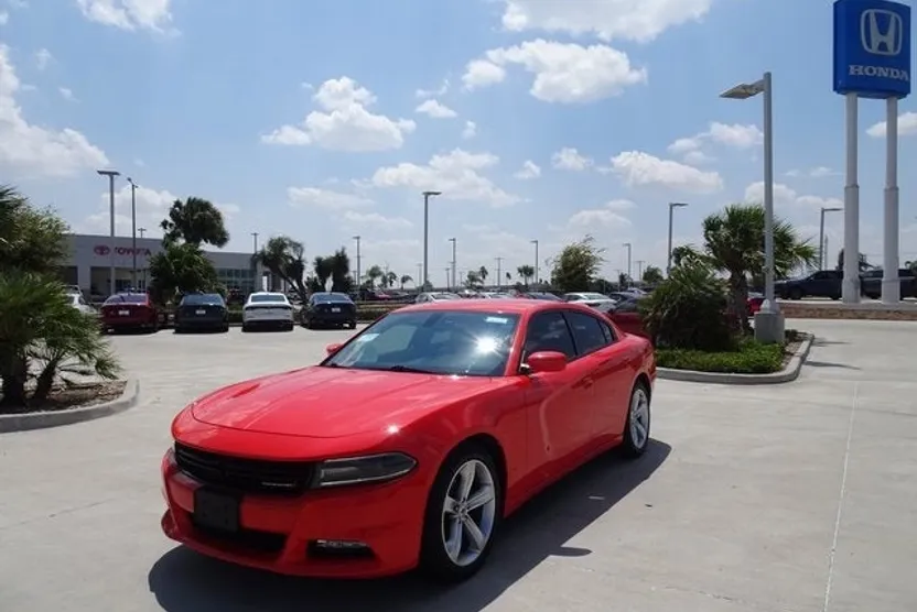 2018 Dodge Charger SXT Plus photo 1