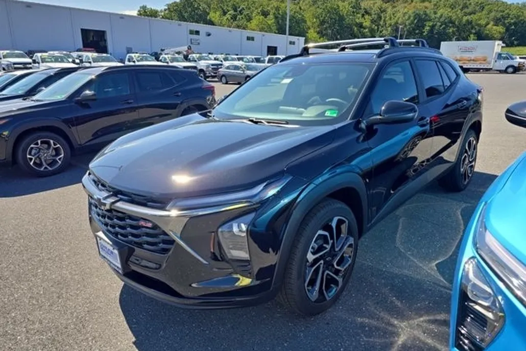2025 Chevrolet Trax photo 1