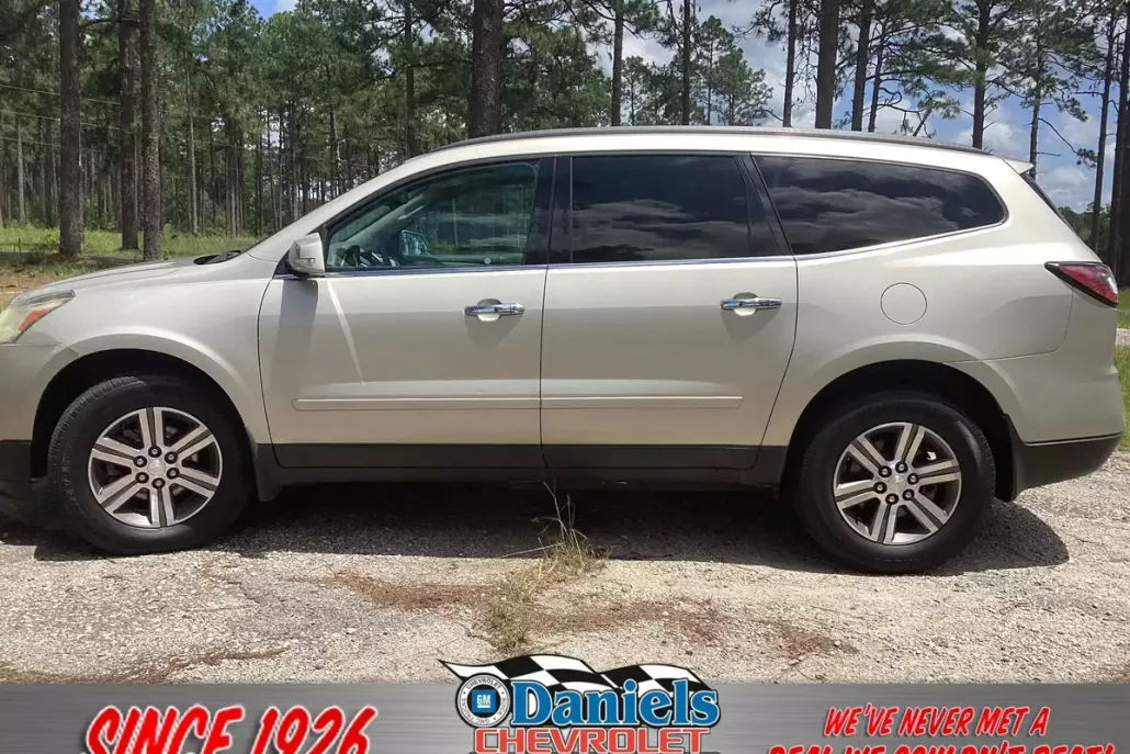 2017 Chevrolet Traverse 1LT photo 1