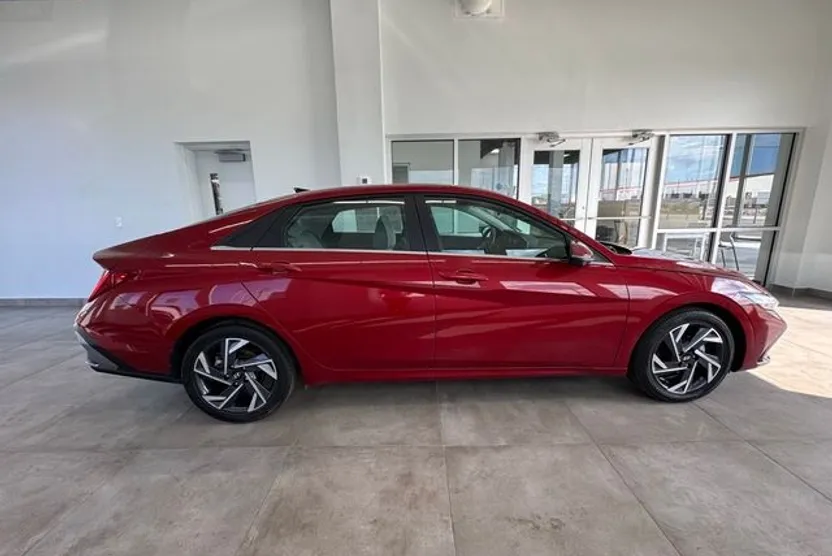 2024 Hyundai Elantra Limited photo 1