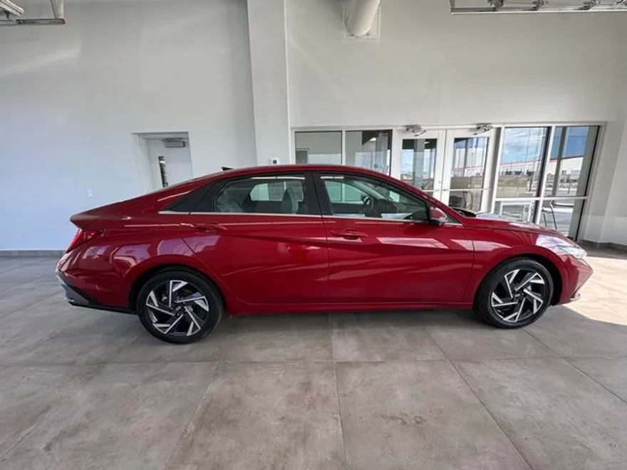2024 Hyundai Elantra Limited photo 1