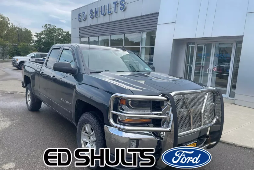 2017 Chevrolet Silverado 1500 LT photo 1