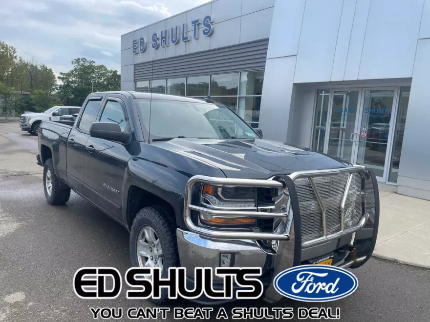 2017 Chevrolet Silverado 1500 LT photo 1