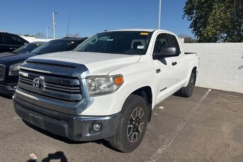2017 Toyota Tundra SR5 photo 1