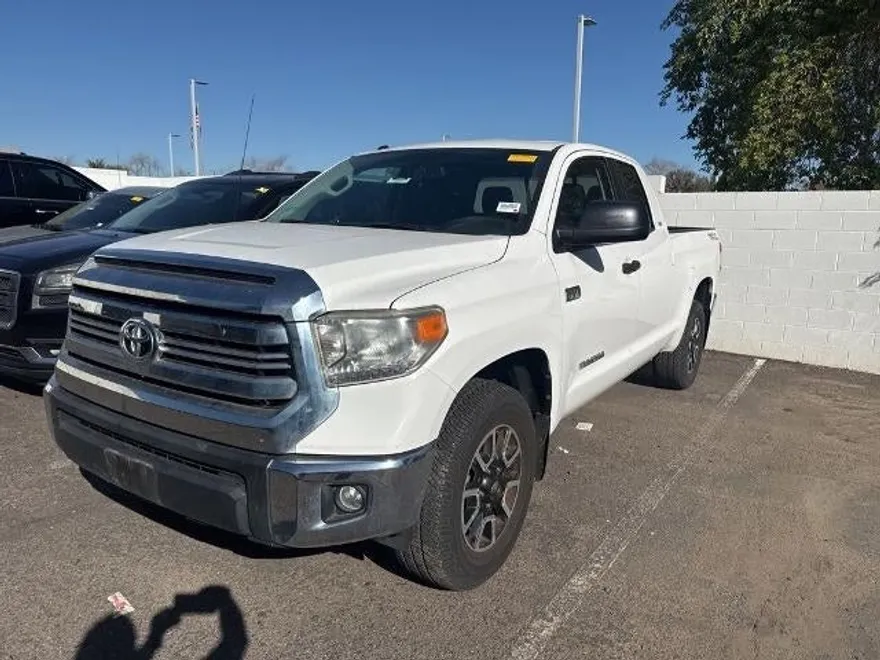 2017 Toyota Tundra SR5 photo 1