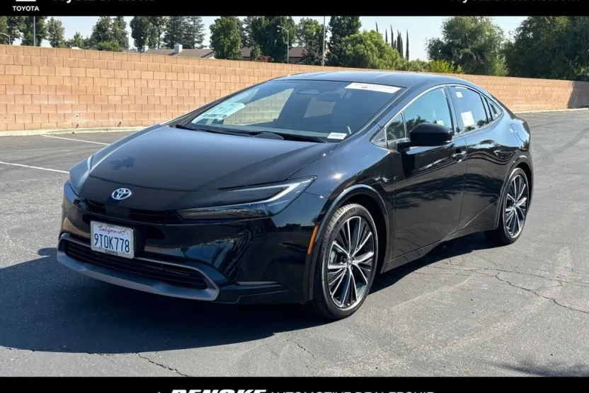 2025 Toyota Prius XLE photo 1