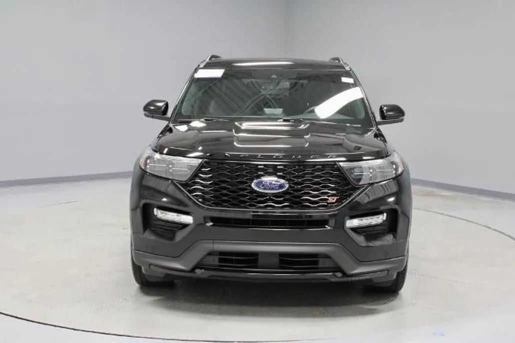 2022 Ford Explorer ST photo 1