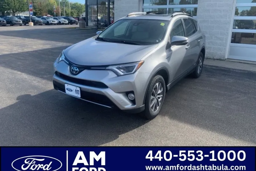 2017 Toyota RAV4 Hybrid XLE photo 1