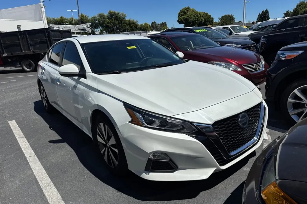 2021 Nissan Altima 2.5 SV photo 1