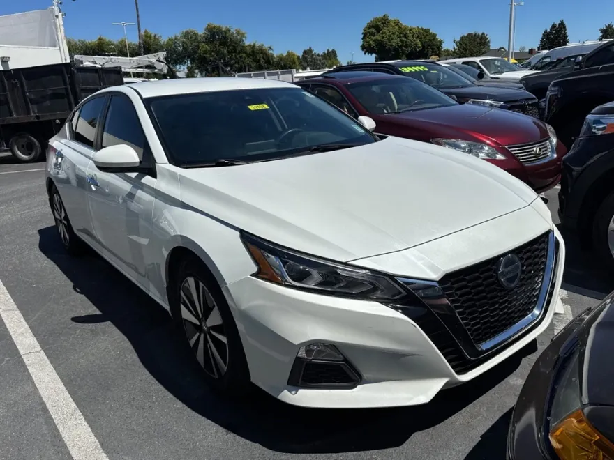 2021 Nissan Altima 2.5 SV photo 1