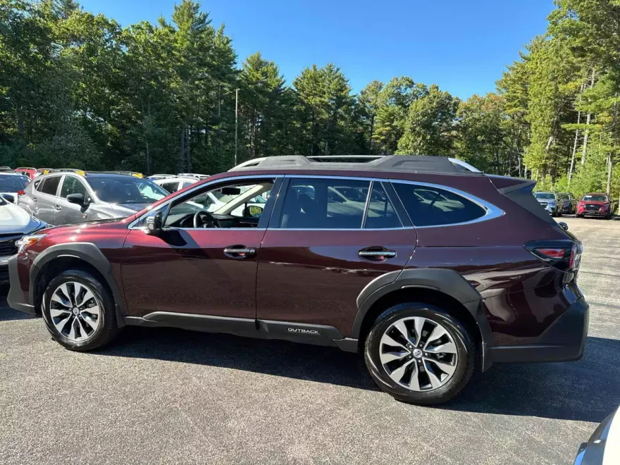 2025 Subaru Outback Touring photo 1
