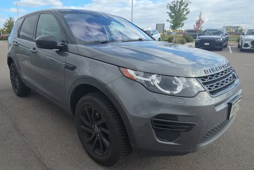 2018 Land Rover Discovery Sport SE photo 1