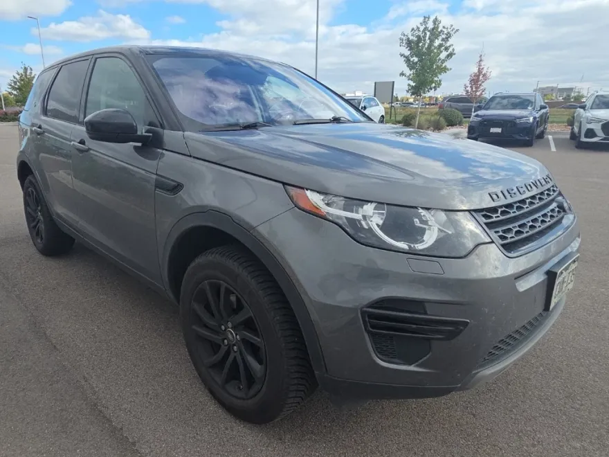 2018 Land Rover Discovery Sport SE photo 1