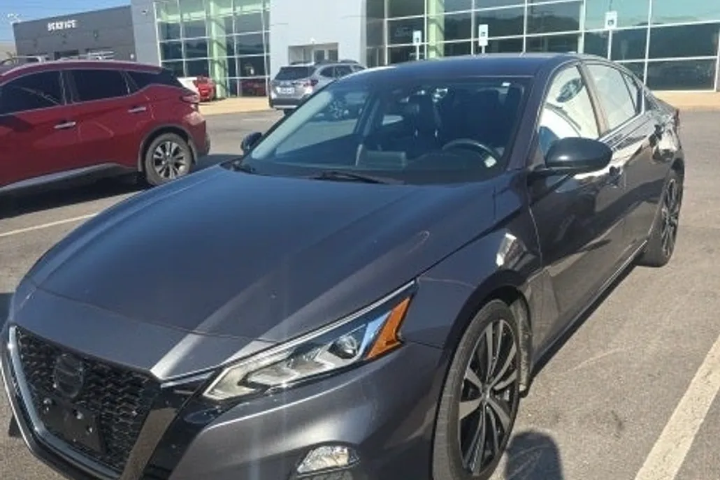 2021 Nissan Altima 2.5 SR photo 1