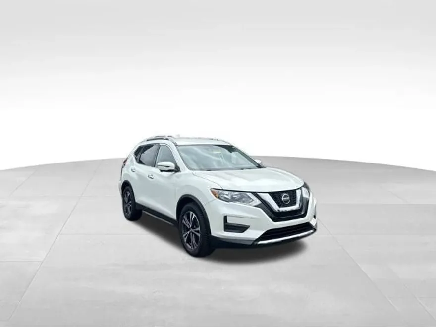 2020 Nissan Rogue SV photo 1