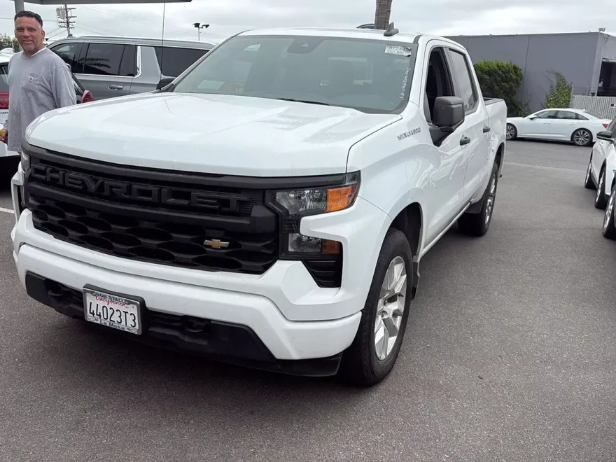 2023 Chevrolet Silverado 1500 Custom photo 1