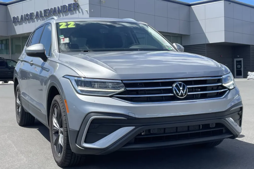 2022 Volkswagen Tiguan SE photo 1