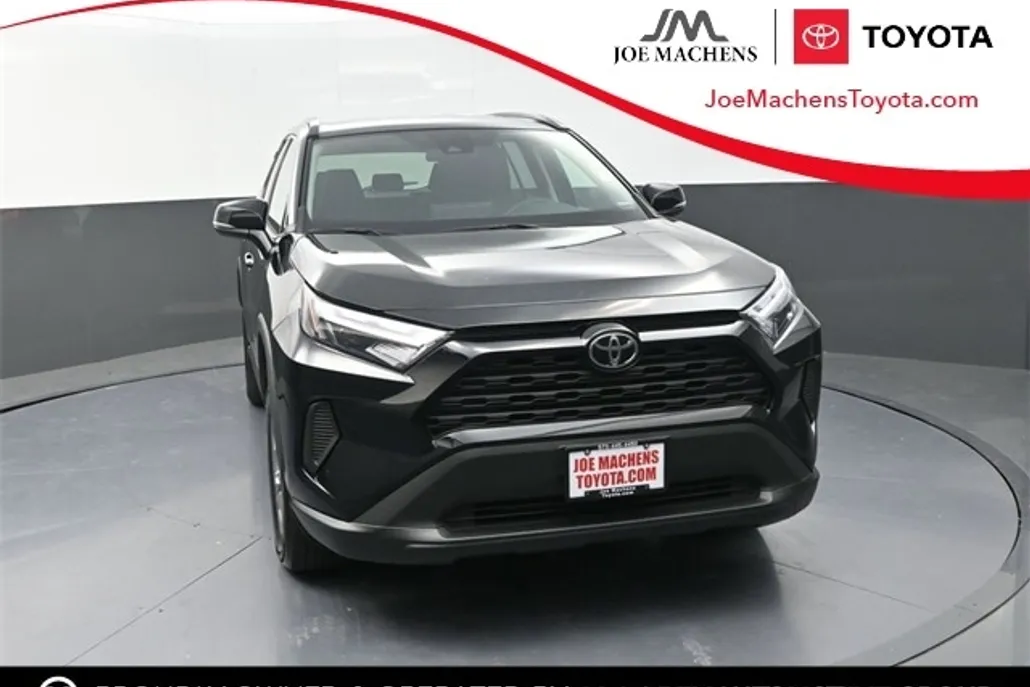 2023 Toyota RAV4 XLE photo 1