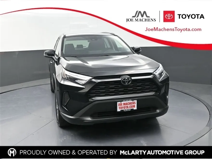 2023 Toyota RAV4 XLE photo 1