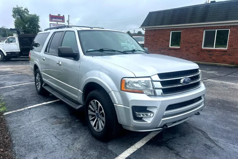 2015 Ford Expedition XLT photo 1
