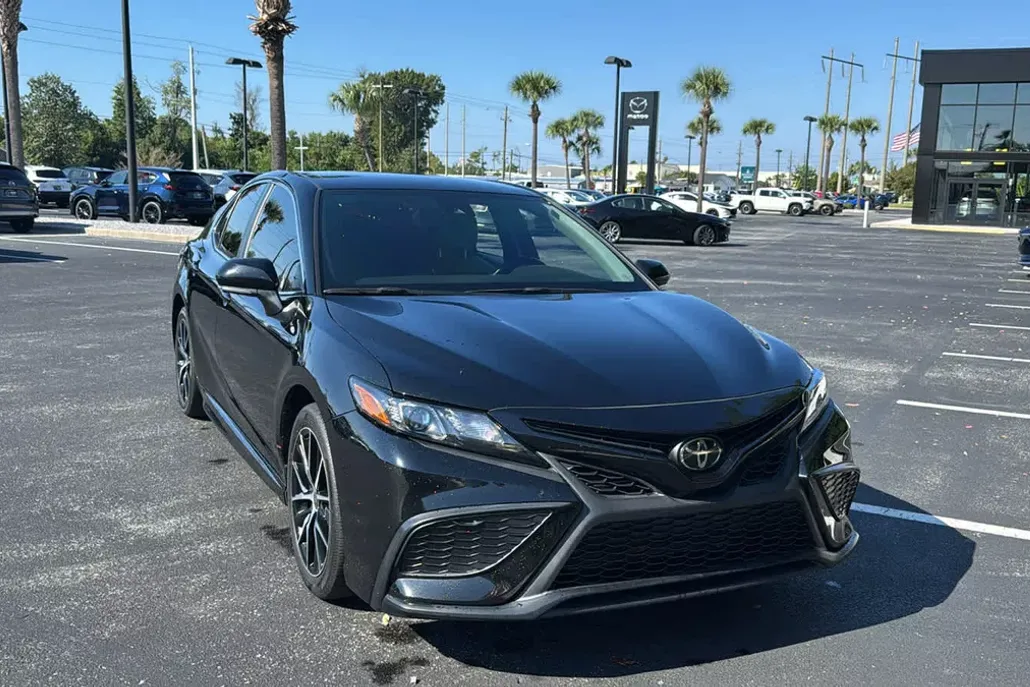 2023 Toyota Camry SE photo 1