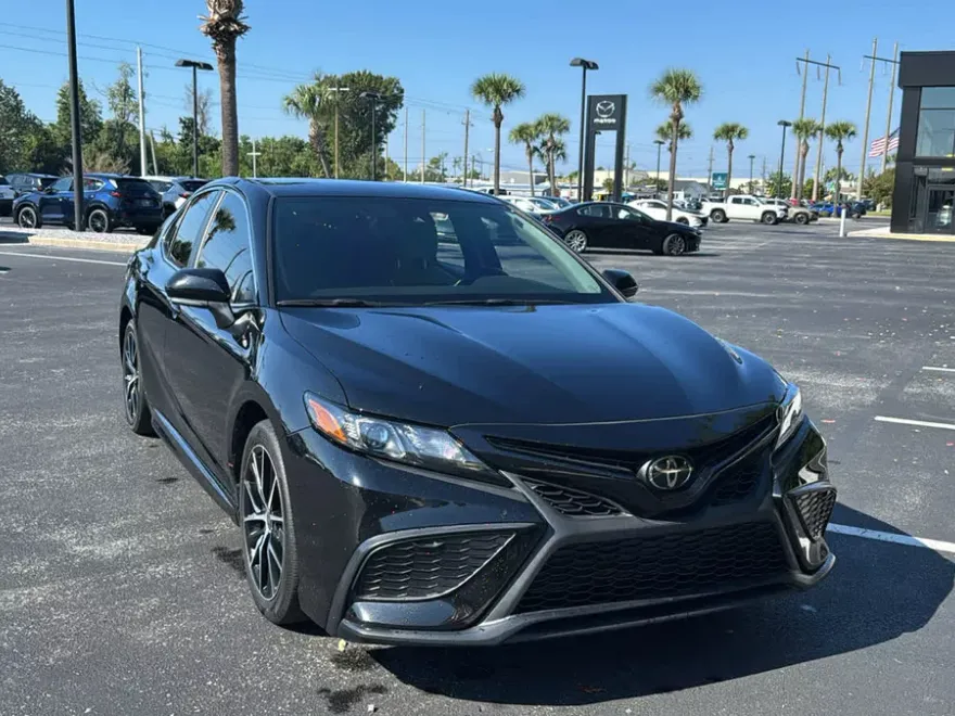 2023 Toyota Camry SE photo 1
