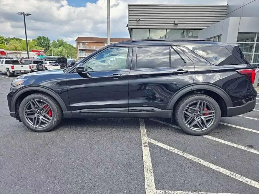 2025 Ford Explorer ST photo 1
