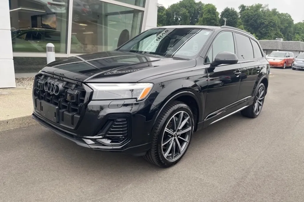 2025 Audi Q7 45 Premium Plus photo 1