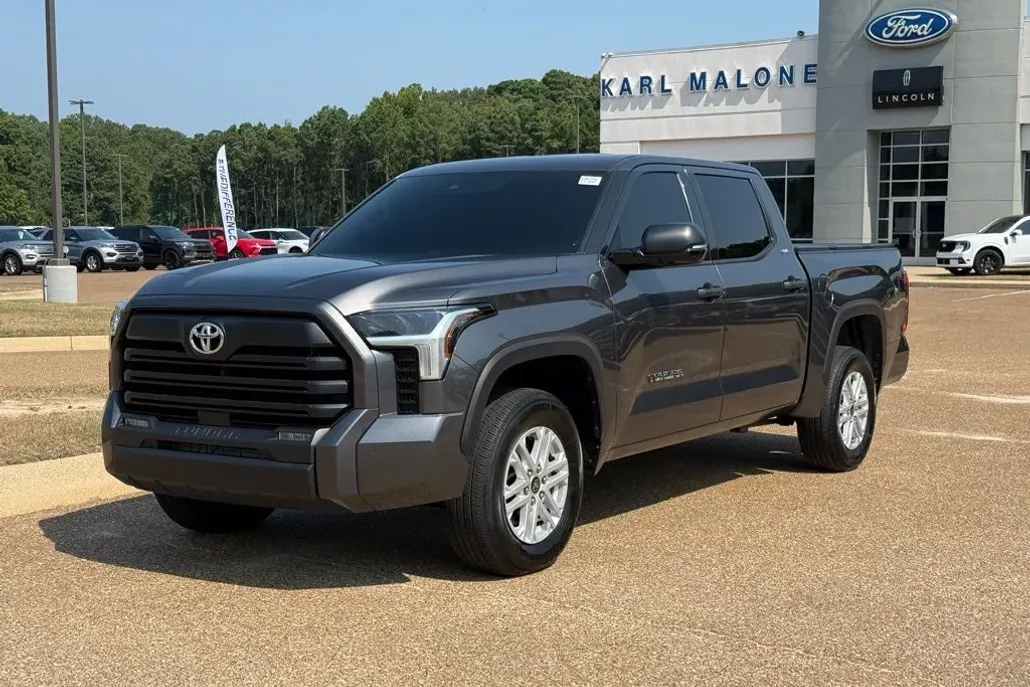 2023 Toyota Tundra SR5 photo 1