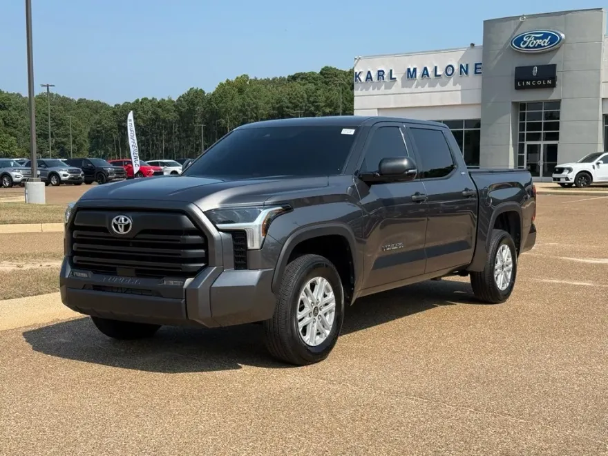 2023 Toyota Tundra SR5 photo 1
