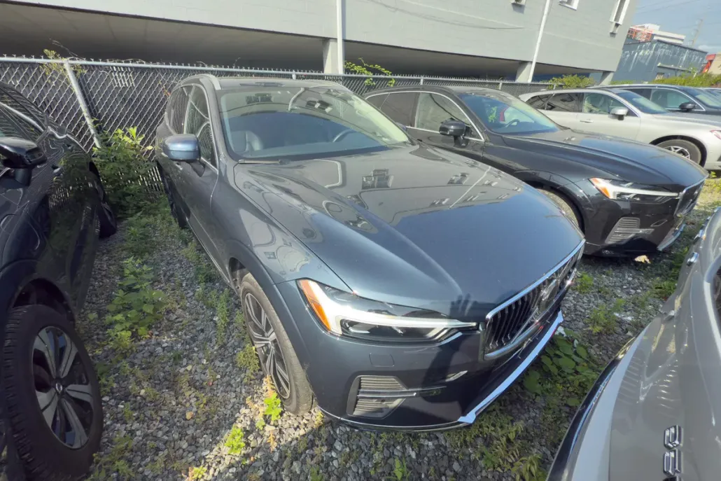 2022 Volvo XC60 B5 Inscription photo 1