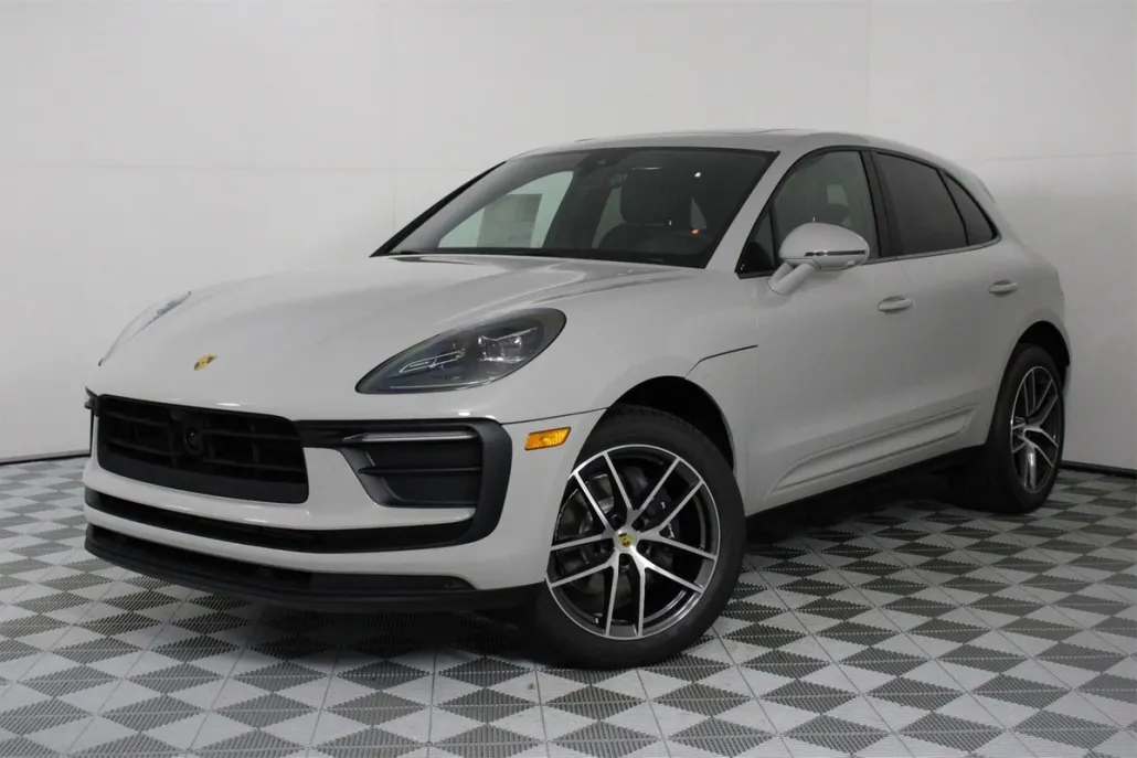 2026 Porsche Macan T photo 1