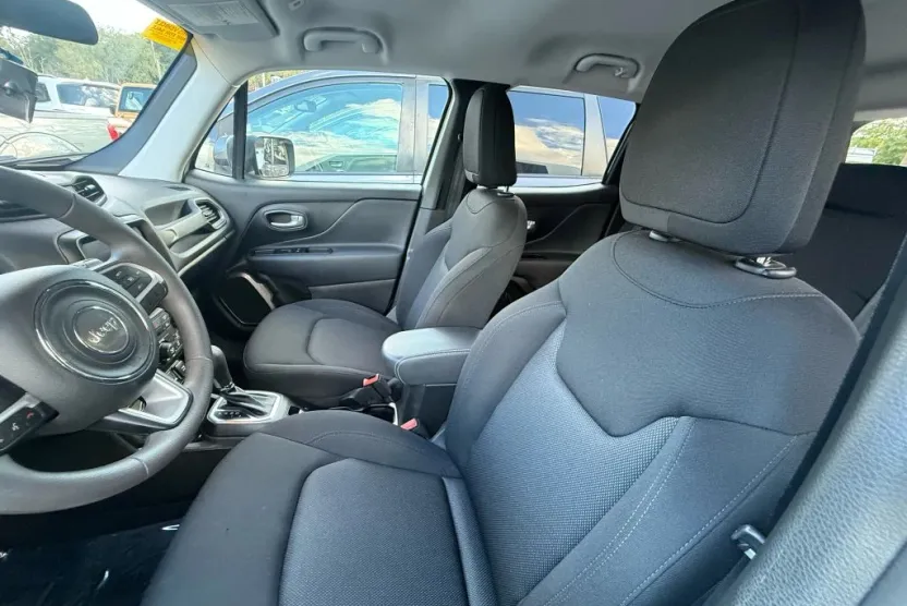 2023 Jeep Renegade Latitude Sport photo 1