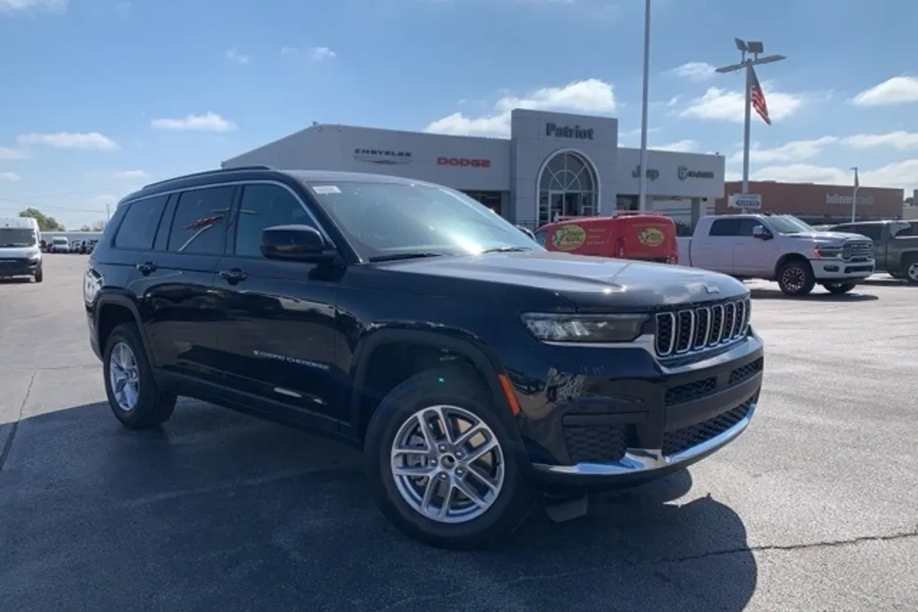 2025 Jeep Grand Cherokee Laredo photo 1