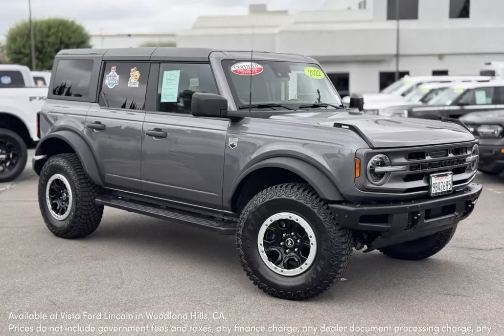 2022 Ford Bronco Base photo 1