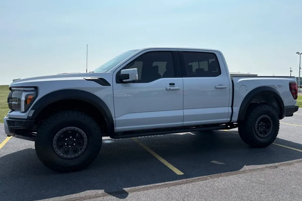 2025 Ford F-150 Raptor photo 1