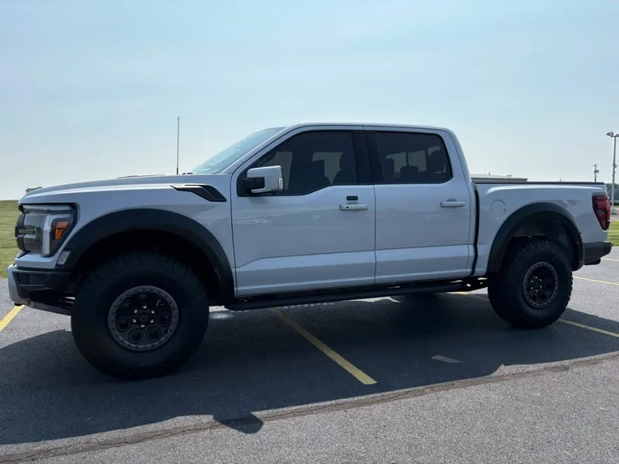 2025 Ford F-150 Raptor photo 1