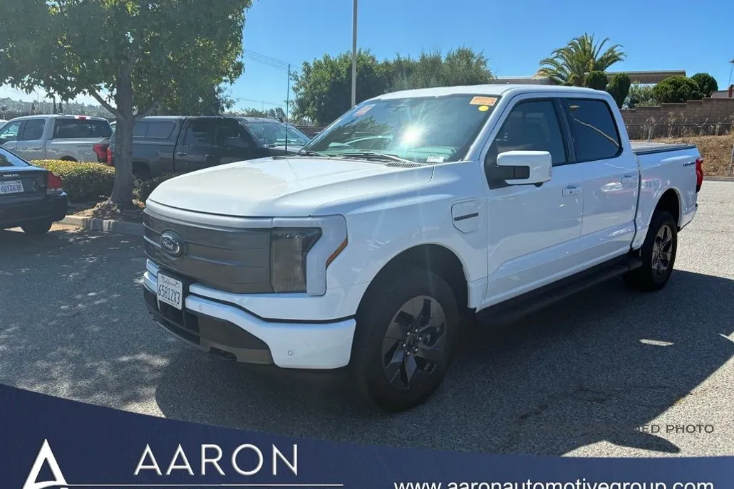 2023 Ford F-150 Lightning Lariat photo 1
