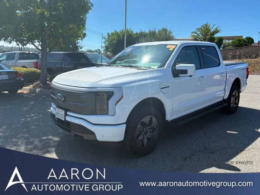 2023 Ford F-150 Lightning Lariat photo 1