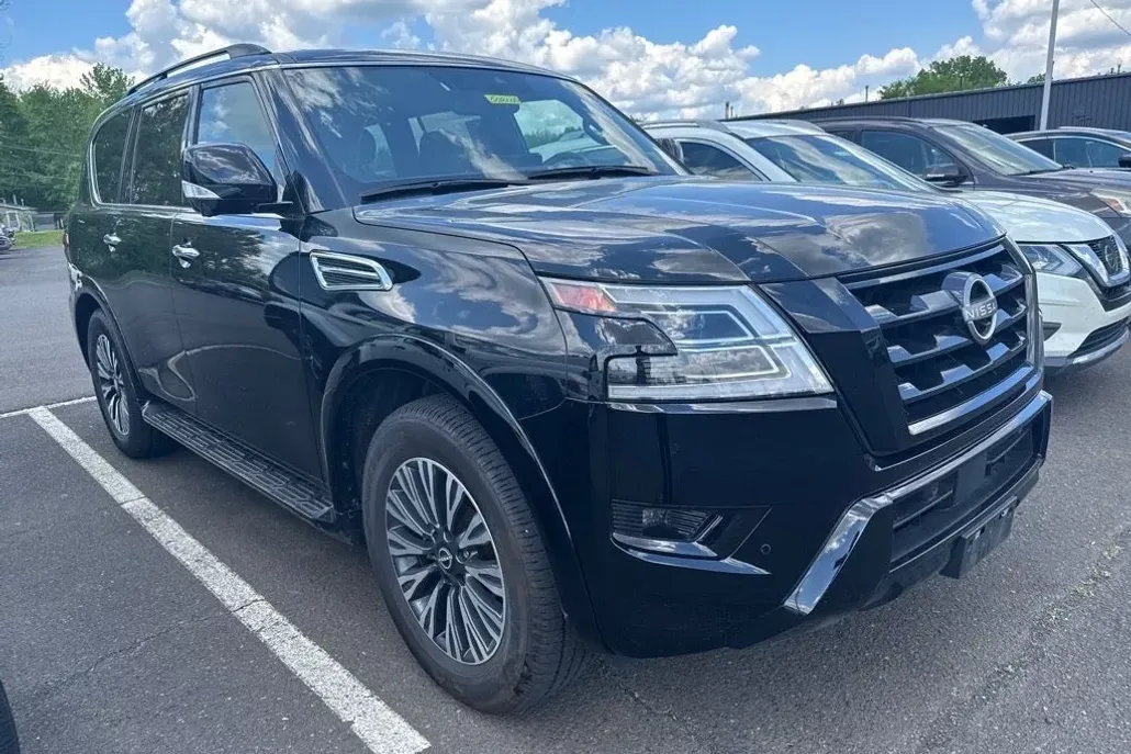 2023 Nissan Armada SL photo 1