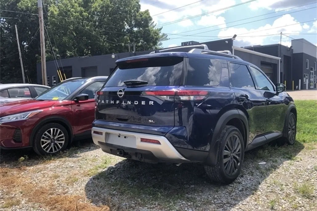 2025 Nissan Pathfinder SL photo 1