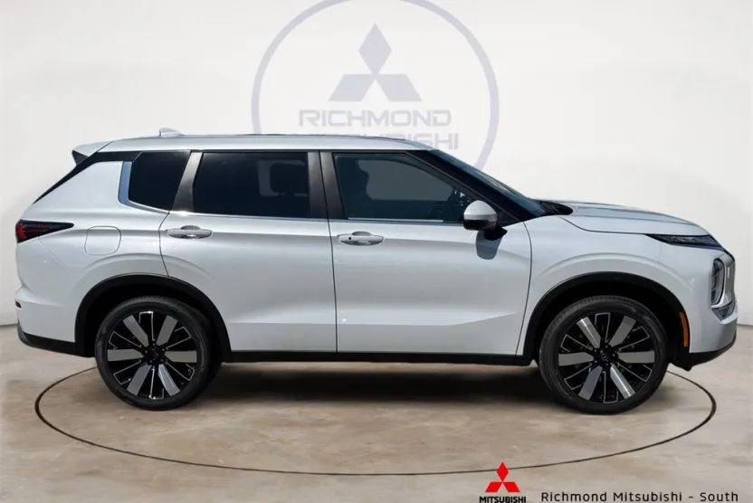 2025 Mitsubishi Outlander SE Ralliart photo 1