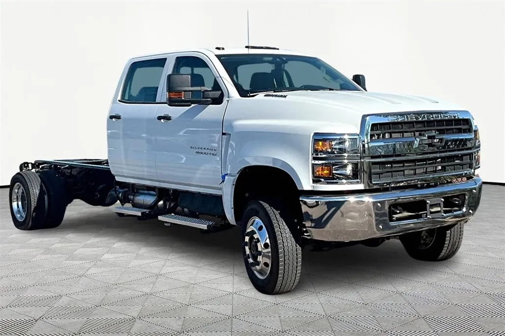 2024 Chevrolet Silverado 5500HD Work Truck photo 1