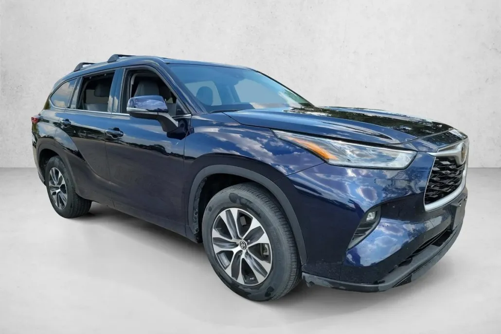 2021 Toyota Highlander XLE photo 1